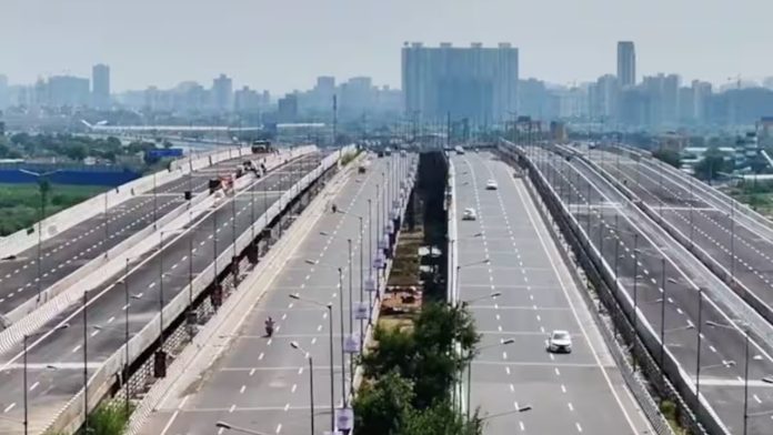 Modi said, expressway will shift gears in people's lives too