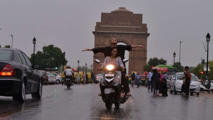 Delhi Weather news: Weather changed in Delhi-NCR, drizzle started with dust storm