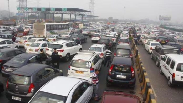 Gurugram news: Heavy traffic jam on highway after rain, vehicles stranded for 8 KM on Delhi-Jaipur highway