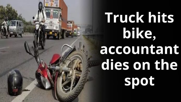 Truck hits bike, accountant dies on the spot