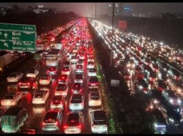Gurugram Jam : Rain wreaks havoc, causing a 10-km traffic jam in Gurugram, with vehicles crawling from IFFCO Chowk to Mahipalpur in Delhi.