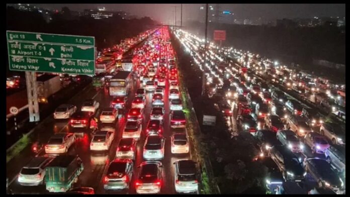 Gurugram Jam : Rain wreaks havoc, causing a 10-km traffic jam in Gurugram, with vehicles crawling from IFFCO Chowk to Mahipalpur in Delhi.
