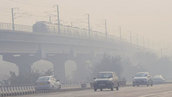 Gurugram's air turns toxic again! Pollution surges in the Millennium City, making morning walks dangerous. Gurugram's air turns toxic again! Pollution surges in the Millennium City, making morning walks dangerous.