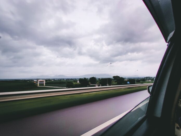 Dwarka Expressway vs Golf Course Road: Where Should You Invest?